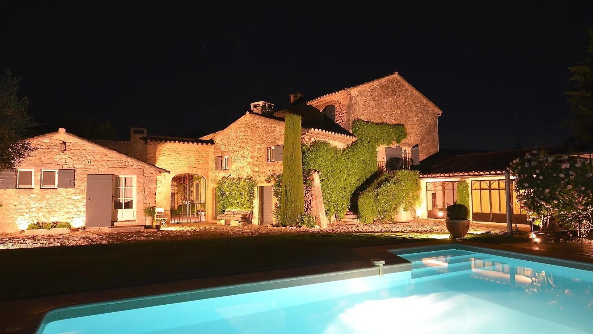Вилла Ferme St Roch Robion en Luberon