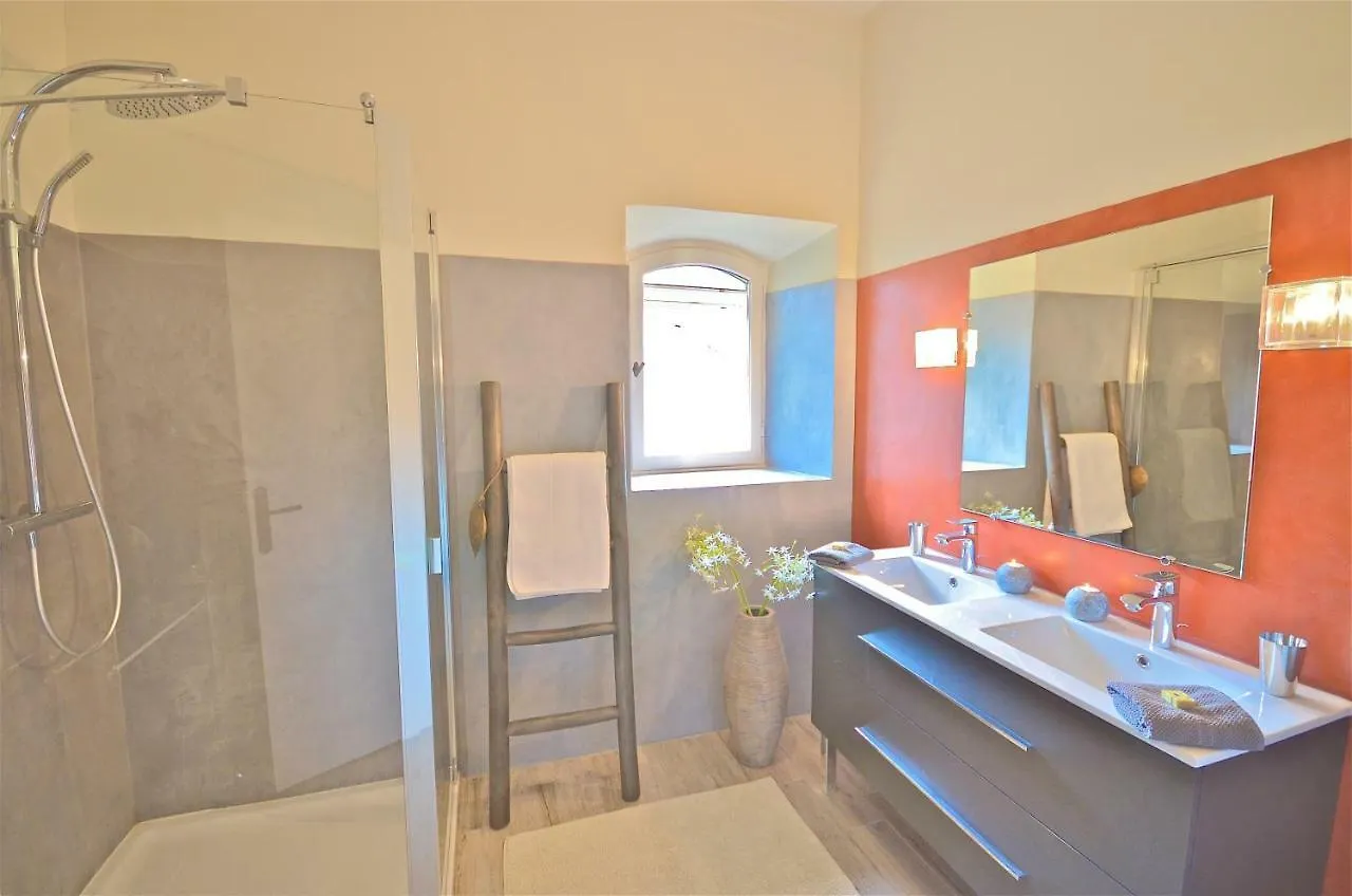 Вилла Ferme St Roch Robion en Luberon